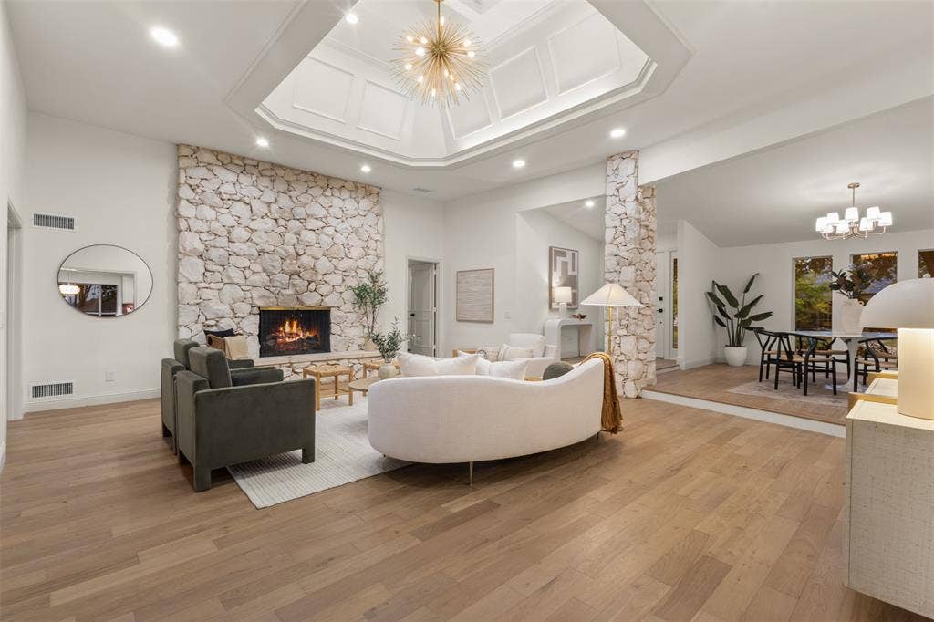 9401 Shady Valley Drive, Dallas, TX 75238 9401 Shady Valley Drive, Dallas, TX 75238