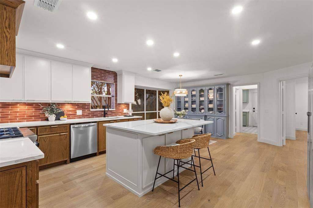 9401 Shady Valley Drive, Dallas, TX 75238 9401 Shady Valley Drive, Dallas, TX 75238