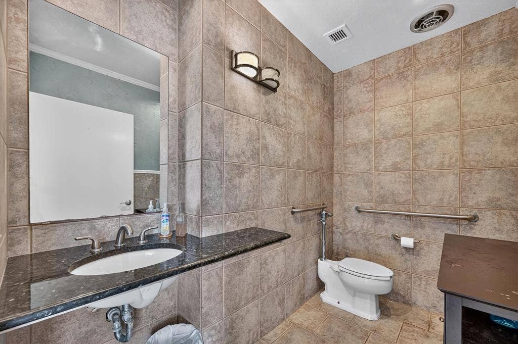 329 Centre Street, Dallas, TX 75208 329 Centre Street, Dallas, TX 75208