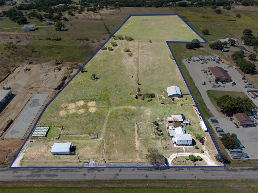 Property photo for 806 Dennis Road, Weatherford, TX