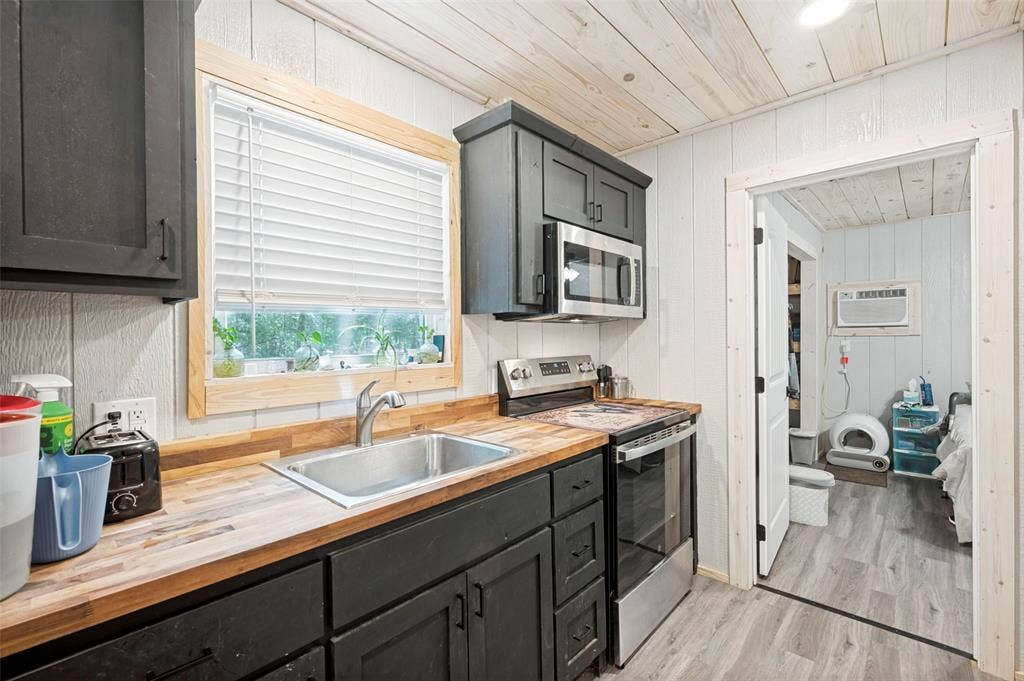 30971 Fm 85, Kemp, TX 75143 Cabin kitchen