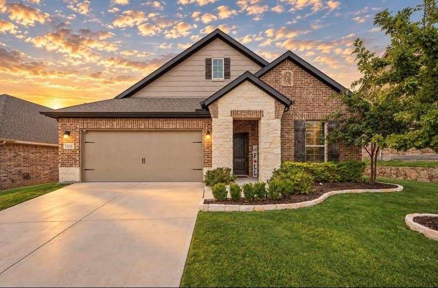 Property photo for 1504 Shindig Court, Weatherford, TX