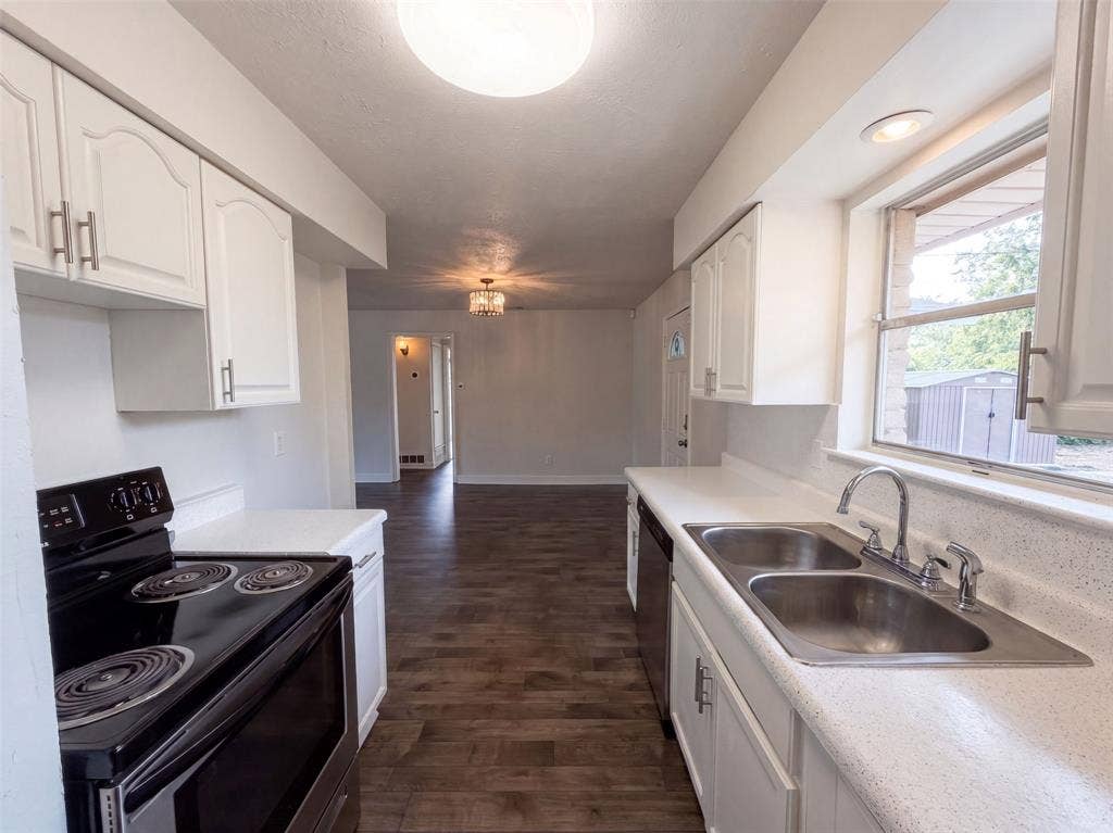 8540 Foxwood Lane, Dallas, TX 75217 8540 Foxwood Lane, Dallas, TX 75217