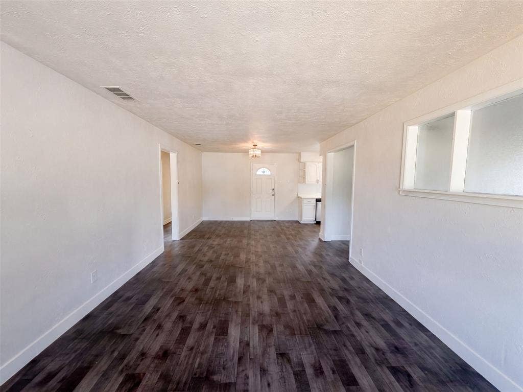 8540 Foxwood Lane, Dallas, TX 75217 8540 Foxwood Lane, Dallas, TX 75217