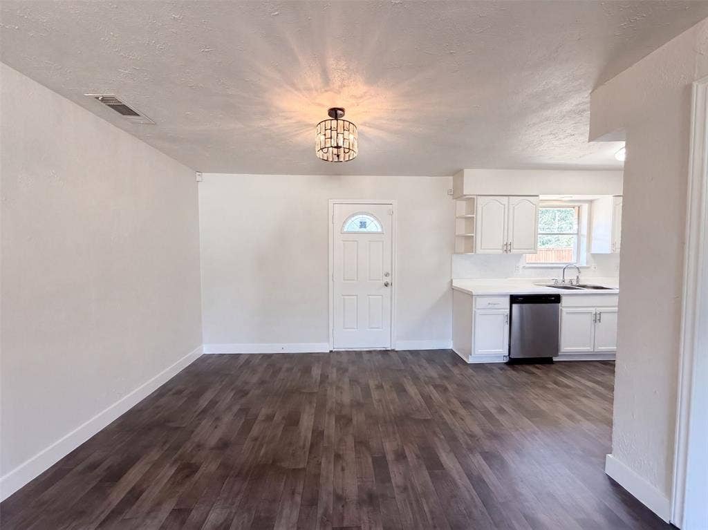 8540 Foxwood Lane, Dallas, TX 75217 8540 Foxwood Lane, Dallas, TX 75217