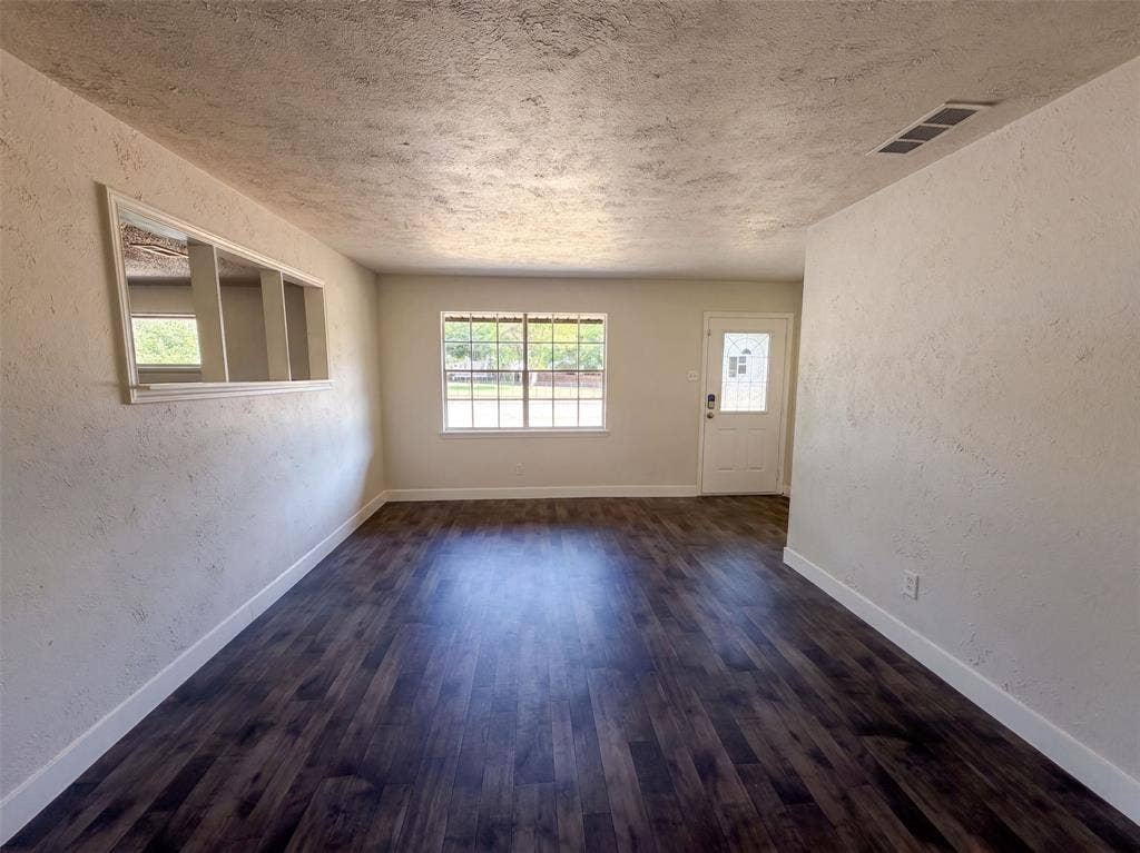 8540 Foxwood Lane, Dallas, TX 75217 8540 Foxwood Lane, Dallas, TX 75217