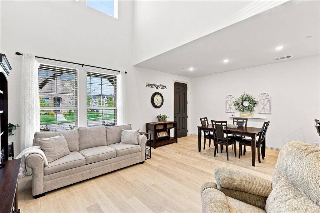 612 4th Street, Argyle, TX 76226 Soaring ceiling height, light wood-finish flooring, recessed lighting, and large windows with blinds are just a few of the benefits.