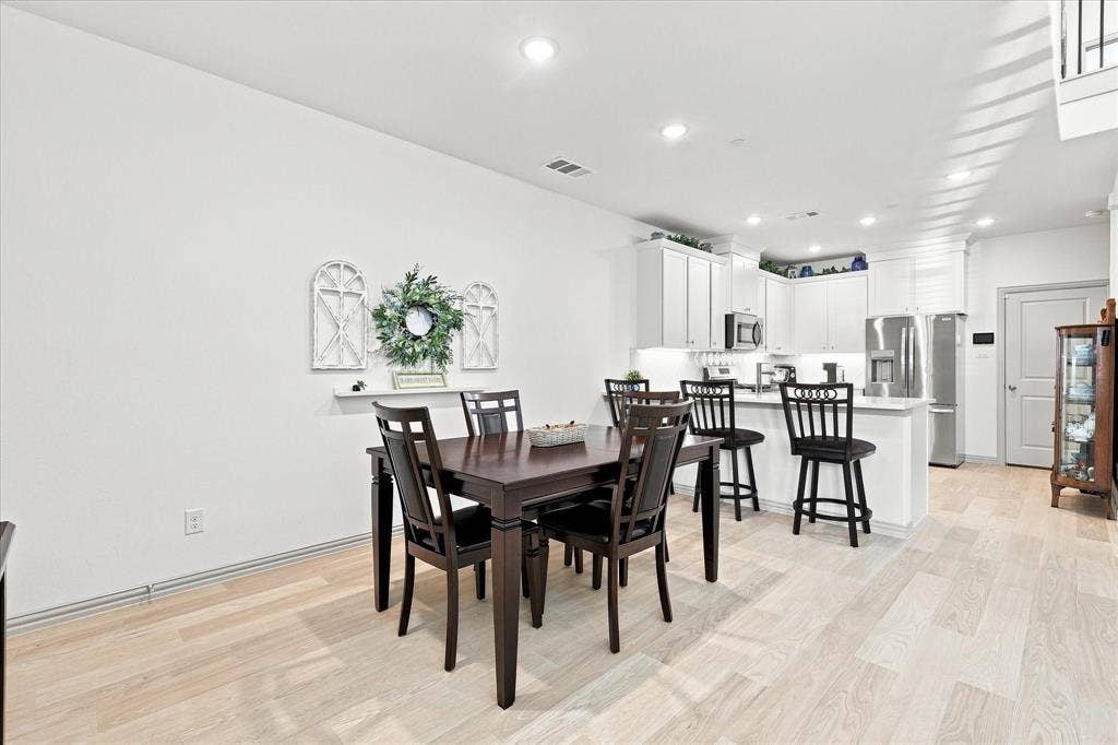 612 4th Street, Argyle, TX 76226 Plenty of dining and shared space for guests.