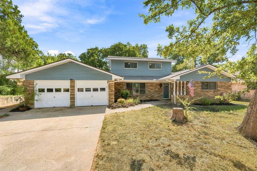 Property photo for 924 Wade Drive, Bedford, TX