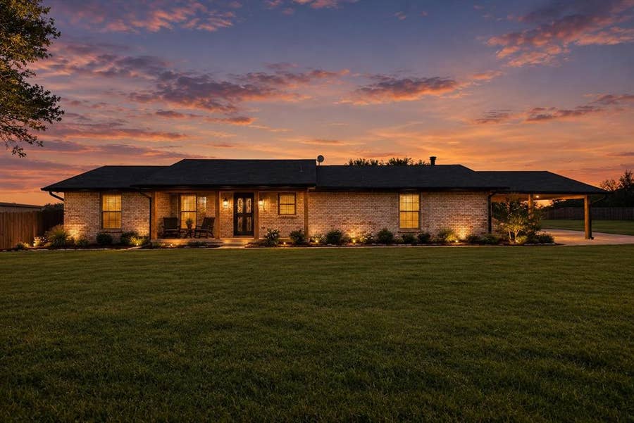 Property photo for 452 E Pecan Tree Road, Waxahachie, TX