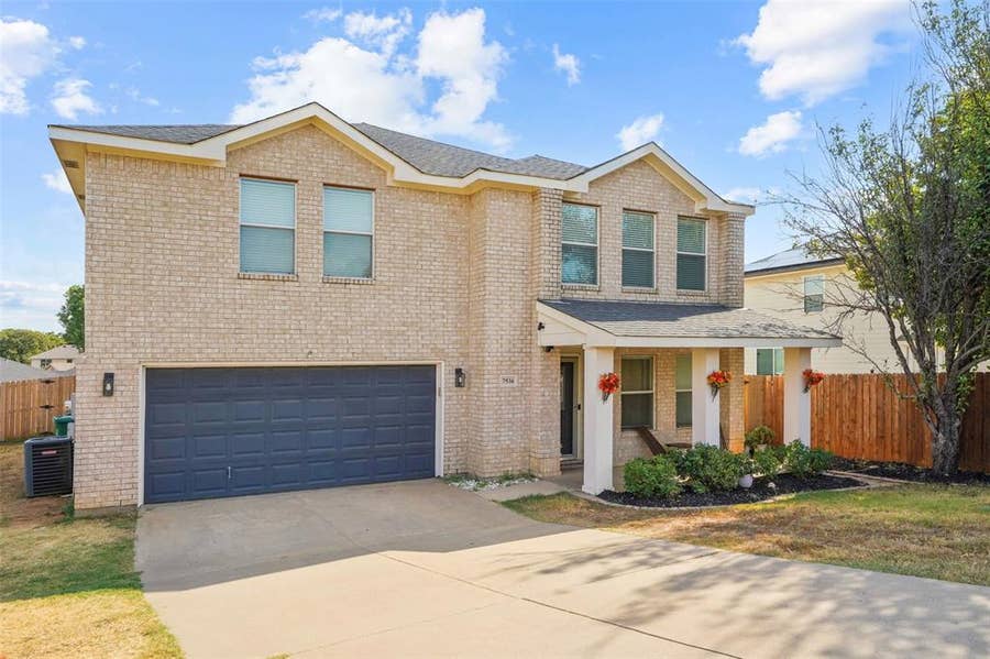 Property photo for 7536 Brentwood Stair Road, Fort Worth, TX