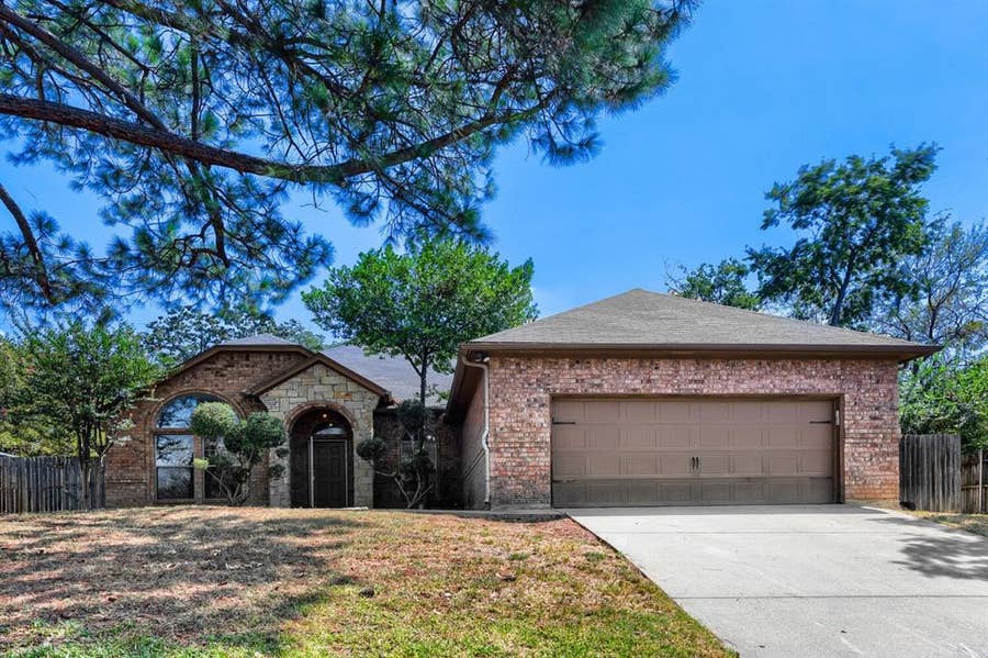 Property photo for 1104 Irwin Drive, Hurst, TX