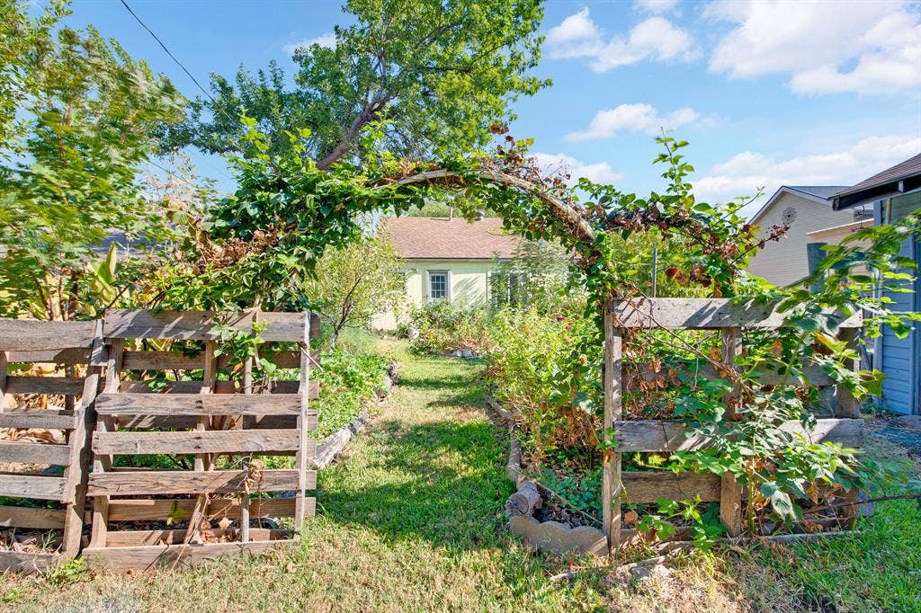 3217 Trible Drive, Grand Prairie, TX 75050 3217 Trible Drive, Grand Prairie, TX 75050