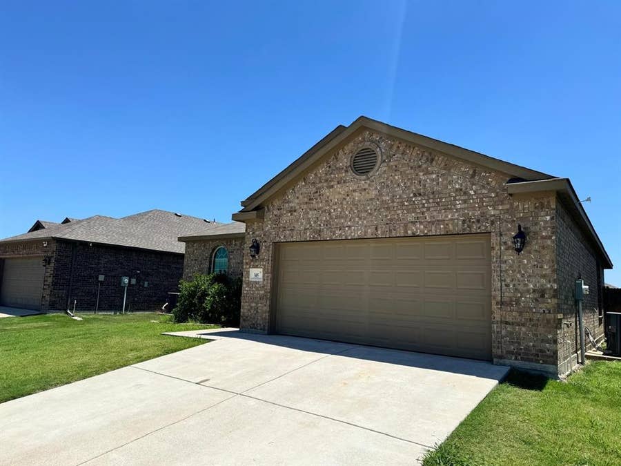 Property photo for 305 Lead Creek Drive, Fort Worth, TX