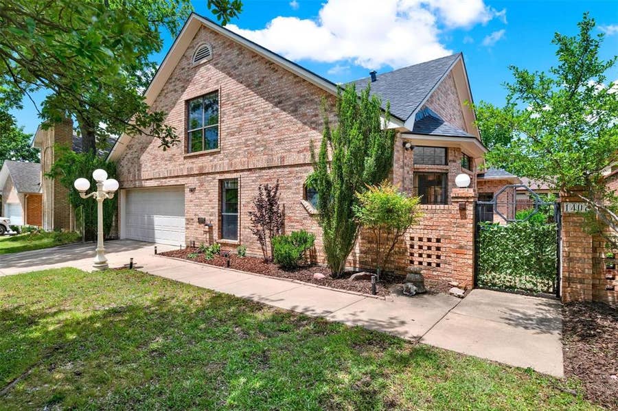 Property photo for 1407 W Mulberry Street, Sherman, TX