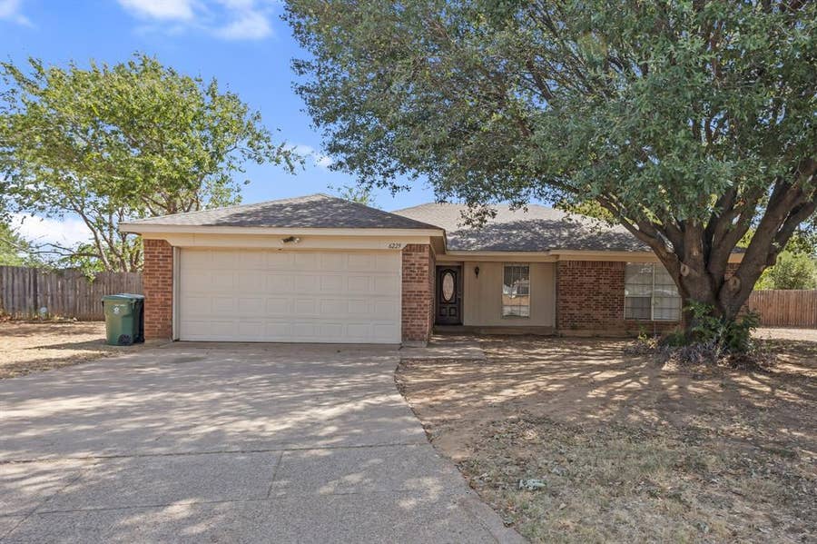 Property photo for 6229 Maple Springs Drive, Arlington, TX