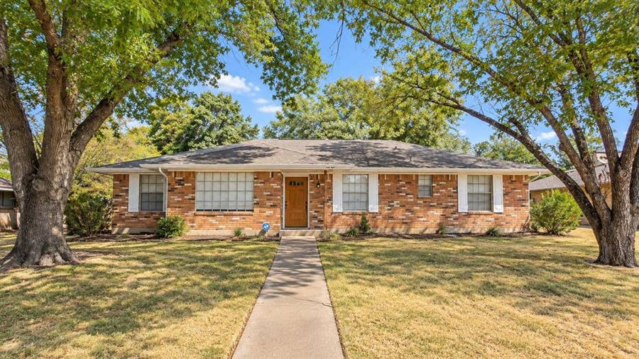 Property photo for 321 Shockley Avenue, DeSoto, TX
