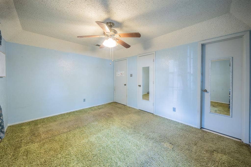 1517 Meadow Court, Midlothian, TX 76065 Tray ceiling with a ceiling fan light fixture
