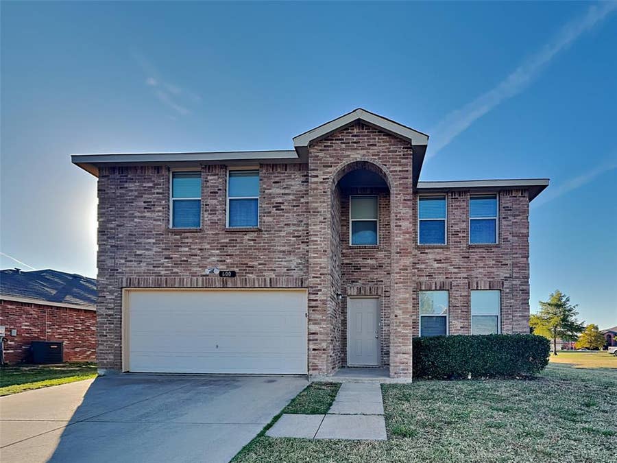 Property photo for 600 Ragwood Road, Arlington, TX
