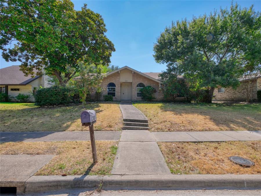 Property photo for 2708 Oak Grove Drive, Plano, TX