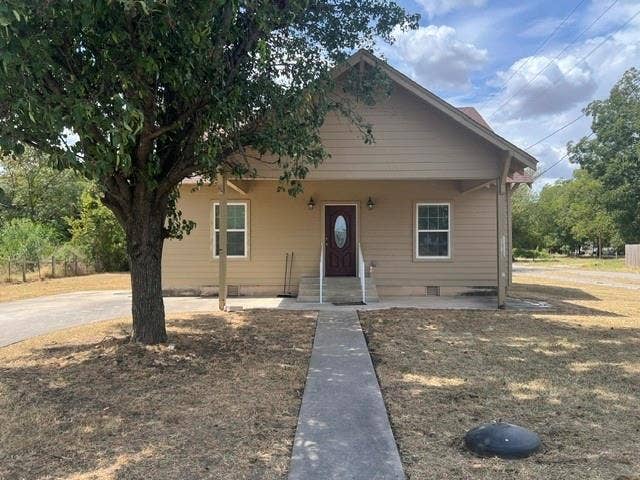 Property photo for 1333 N Commerce Street, Gainesville, TX