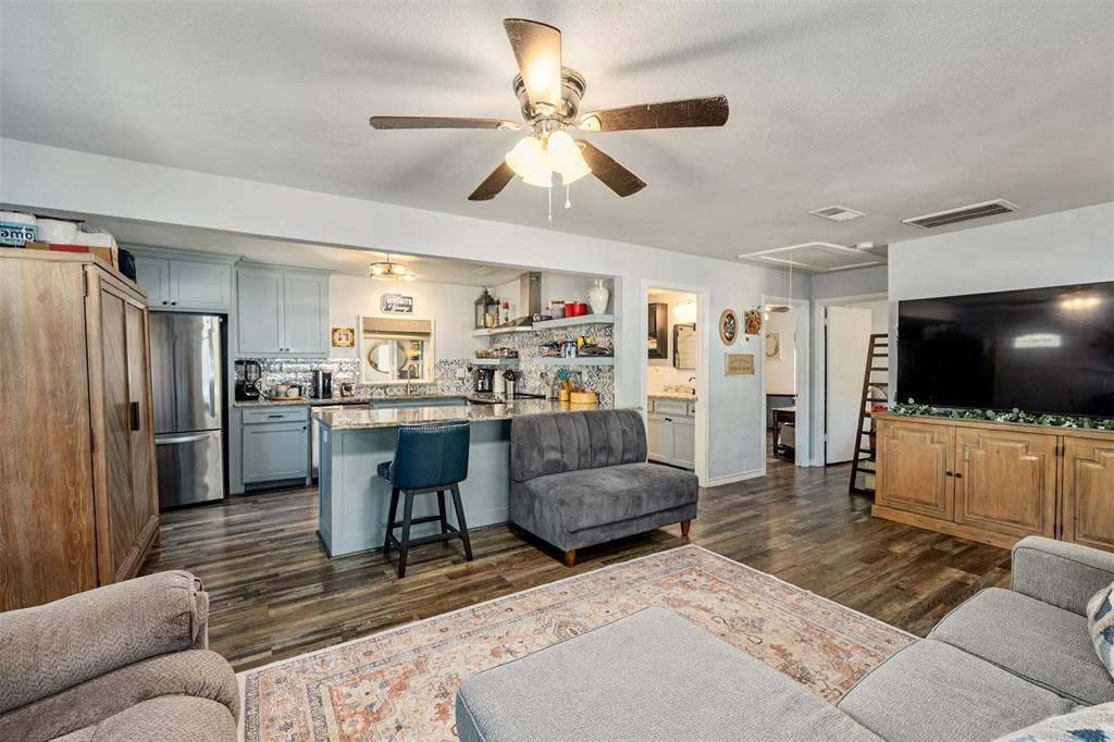 101 Merry Way, Gun Barrel City, TX 75156 101 Merry Way, Gun Barrel City, TX 75156