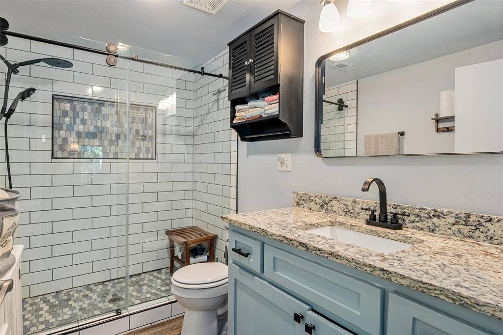 101 Merry Way, Gun Barrel City, TX 75156 Large Shower
