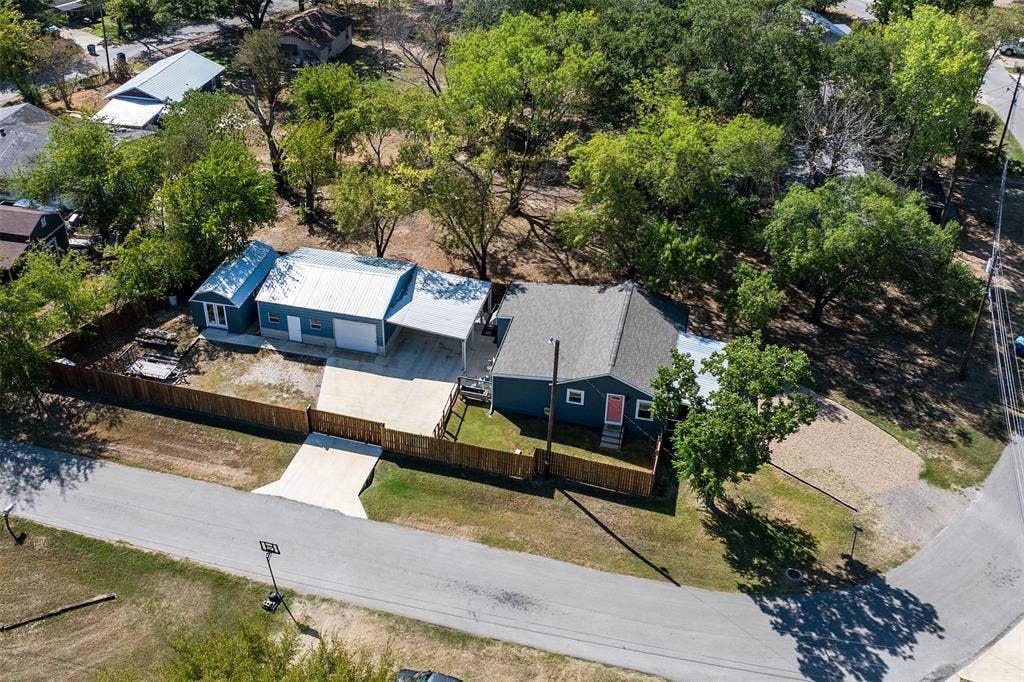 101 Merry Way, Gun Barrel City, TX 75156 Additional parking up front