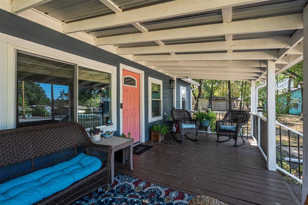 101 Merry Way, Gun Barrel City, TX 75156 Great covered front porch with lake views