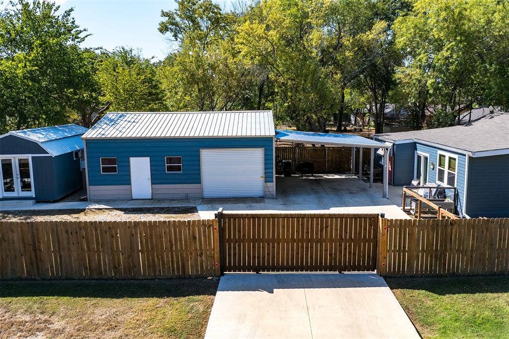 101 Merry Way, Gun Barrel City, TX 75156 Side entrance