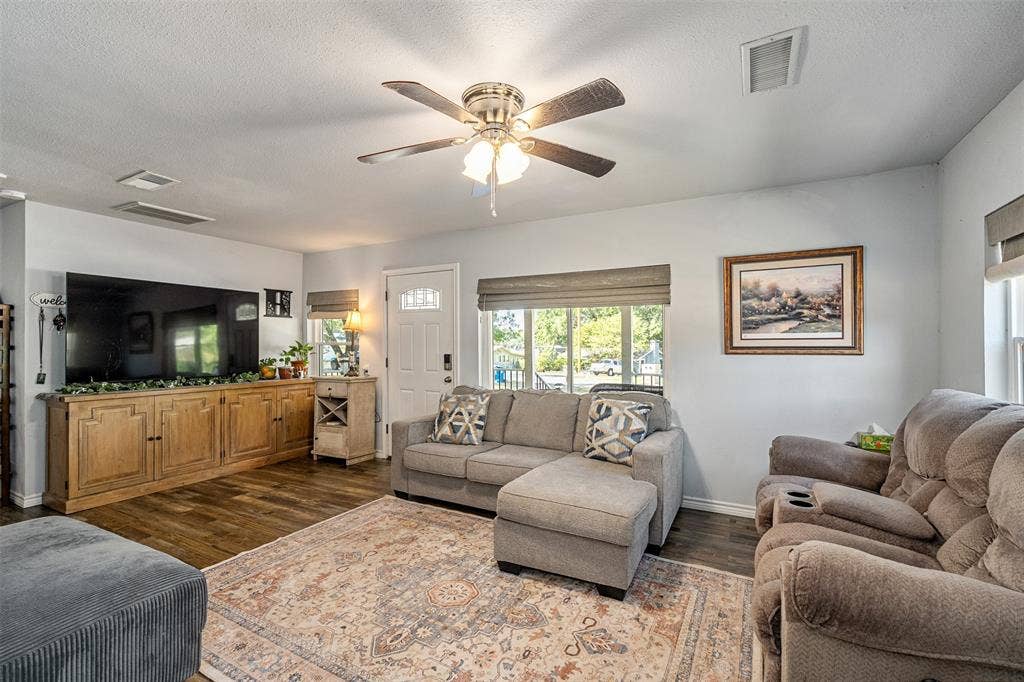 101 Merry Way, Gun Barrel City, TX 75156 101 Merry Way, Gun Barrel City, TX 75156
