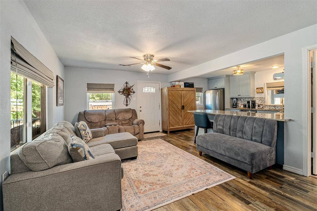 101 Merry Way, Gun Barrel City, TX 75156 101 Merry Way, Gun Barrel City, TX 75156