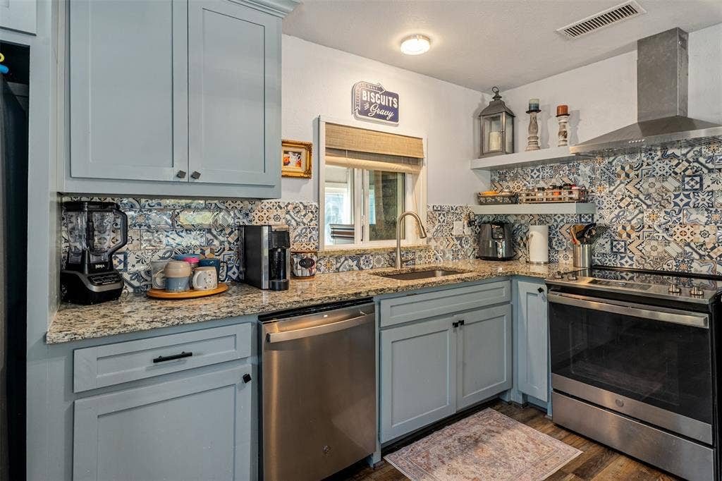 101 Merry Way, Gun Barrel City, TX 75156 Coffee, biscuits and gravy
