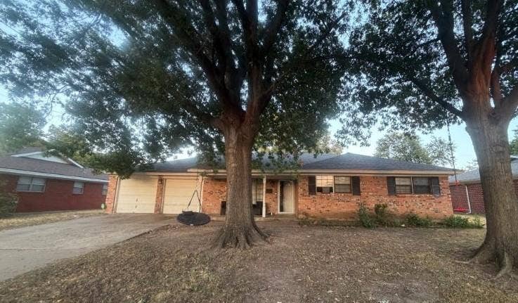 Property photo for 7813 Chantilly Lane, Fort Worth, TX