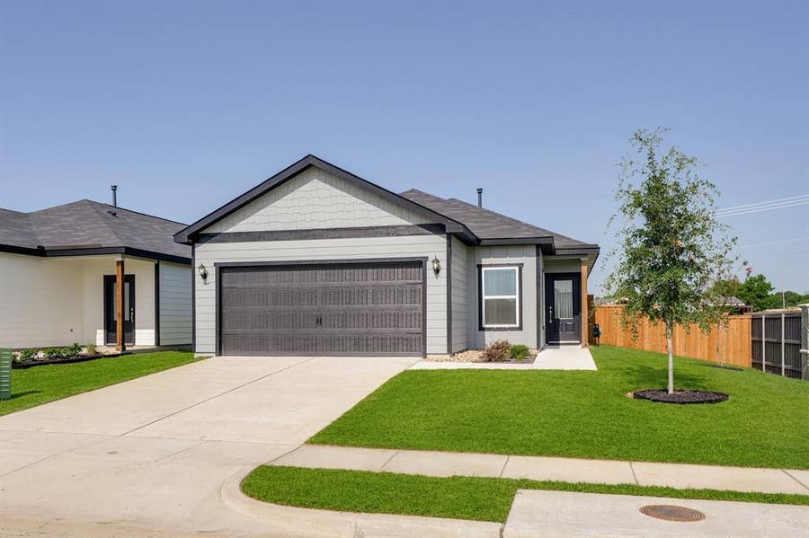 Property photo for 406 Hay Field Drive, Blue Ridge, TX