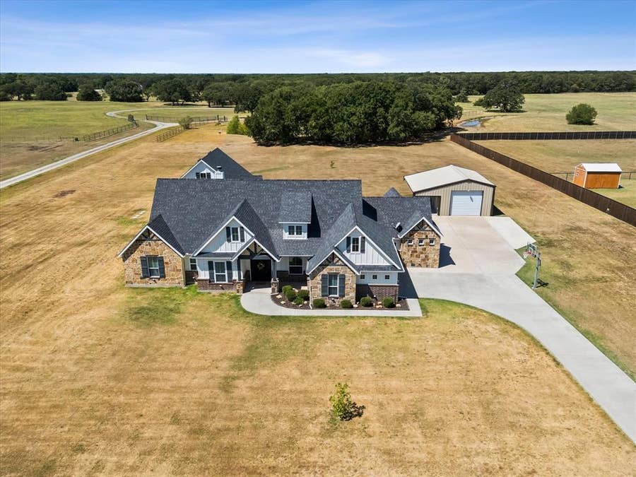 Property photo for 6120 Hidden Oaks Drive, Quinlan, TX