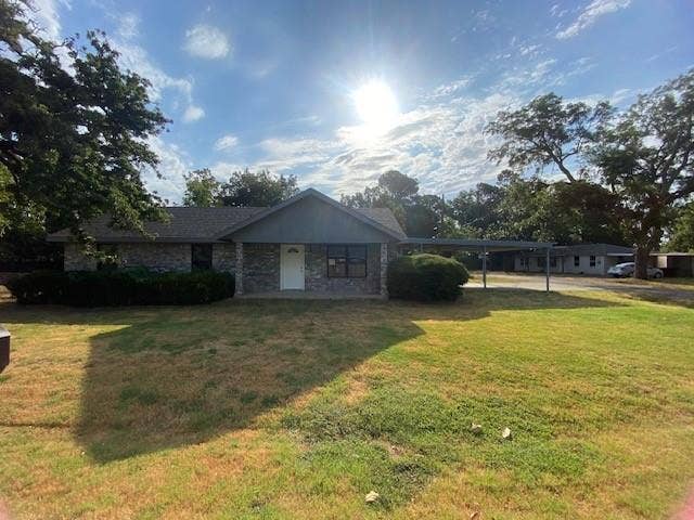 Property photo for 401 N Neathery Avenue, Collinsville, TX