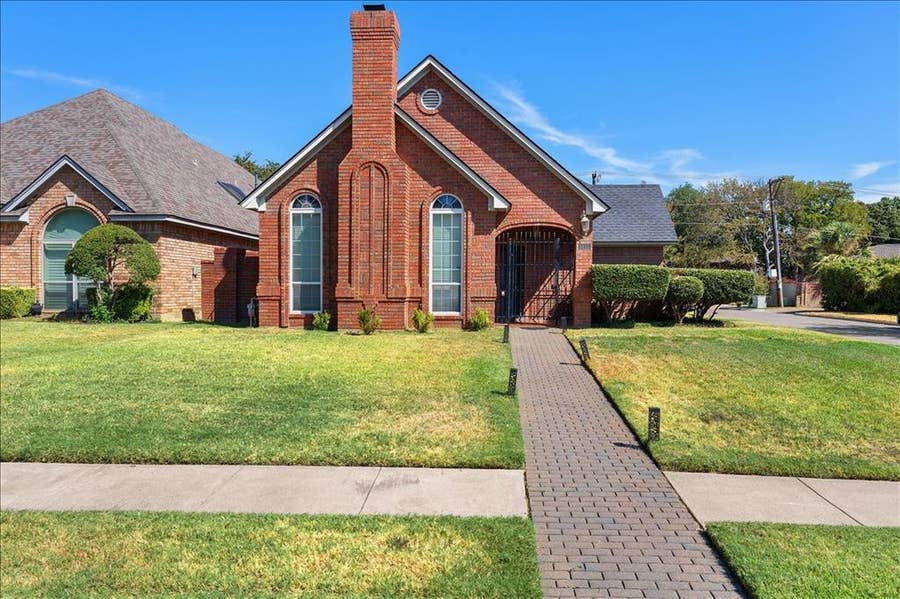 Property photo for 1415 Boardwalk Street, Arlington, TX
