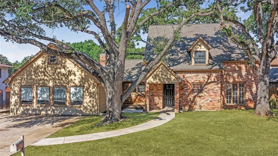 Property photo for 813 Chaparral Court, Bedford, TX