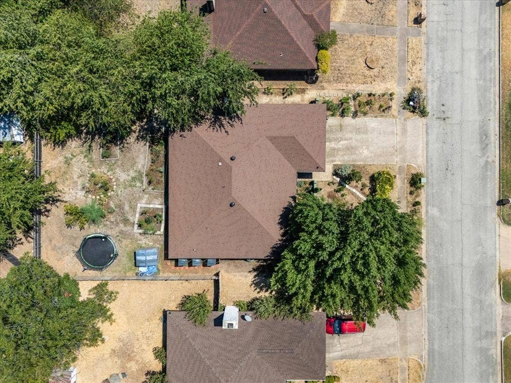 208 Pebblestone Drive, Benbrook, TX 76126 208 Pebblestone Drive, Benbrook, TX 76126