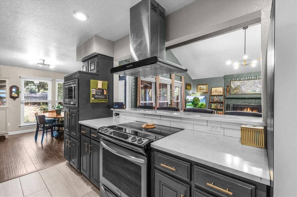 208 Pebblestone Drive, Benbrook, TX 76126 208 Pebblestone Drive, Benbrook, TX 76126