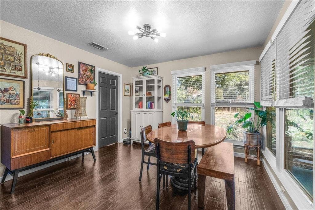 208 Pebblestone Drive, Benbrook, TX 76126 208 Pebblestone Drive, Benbrook, TX 76126