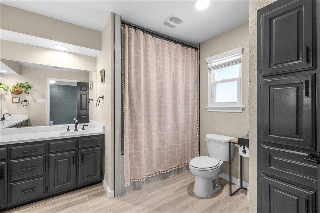 208 Pebblestone Drive, Benbrook, TX 76126 208 Pebblestone Drive, Benbrook, TX 76126