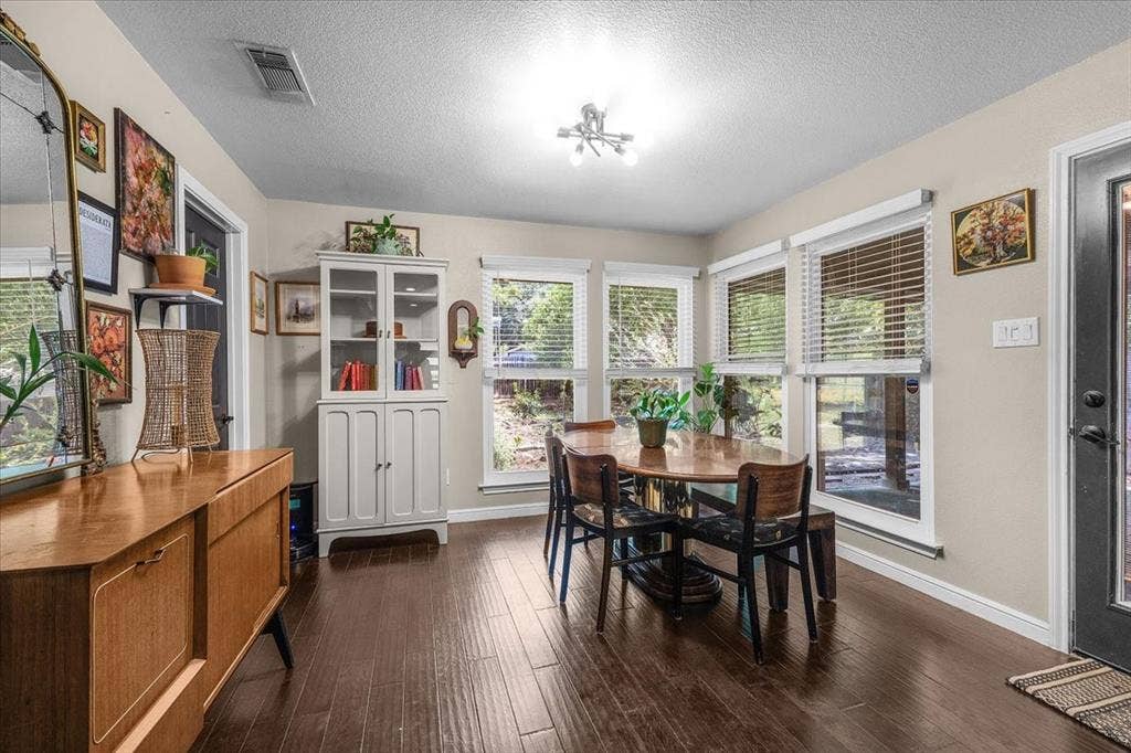 208 Pebblestone Drive, Benbrook, TX 76126 208 Pebblestone Drive, Benbrook, TX 76126