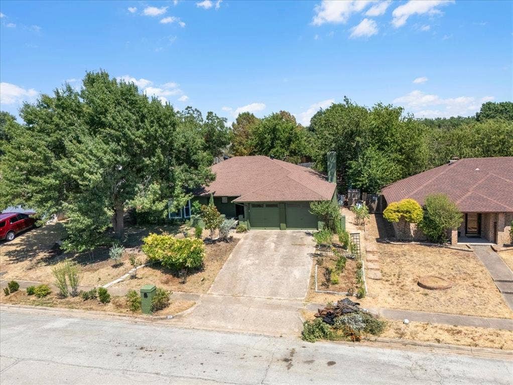 208 Pebblestone Drive, Benbrook, TX 76126 208 Pebblestone Drive, Benbrook, TX 76126