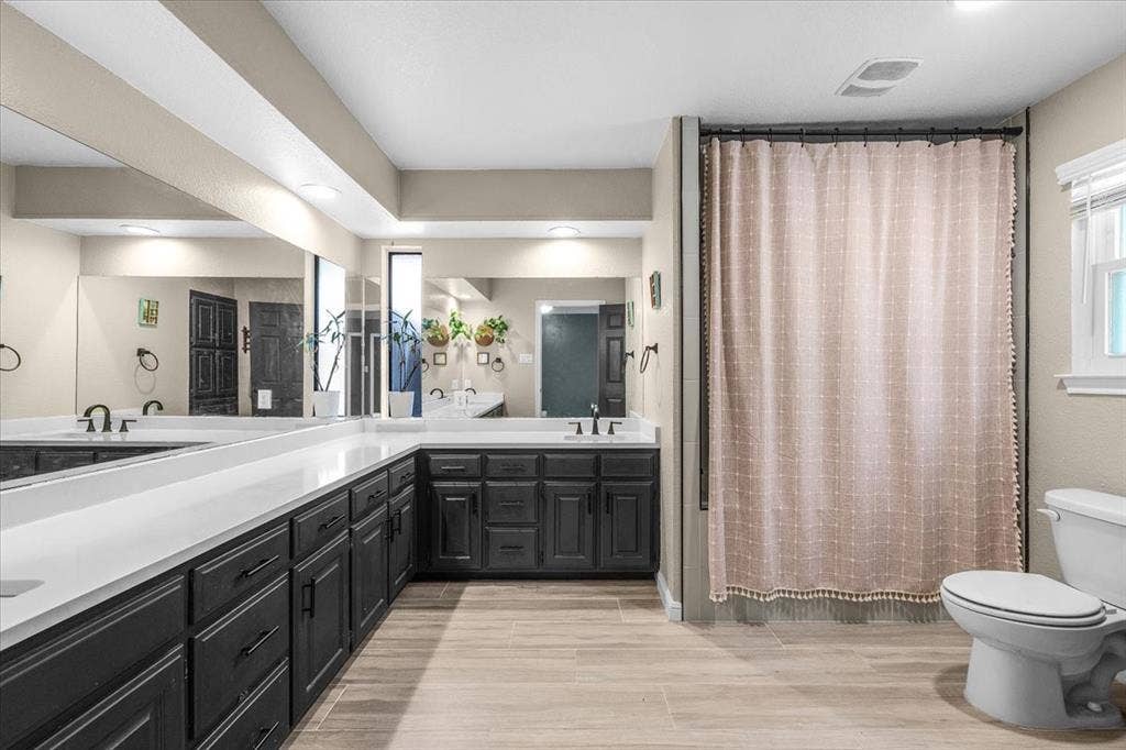208 Pebblestone Drive, Benbrook, TX 76126 208 Pebblestone Drive, Benbrook, TX 76126