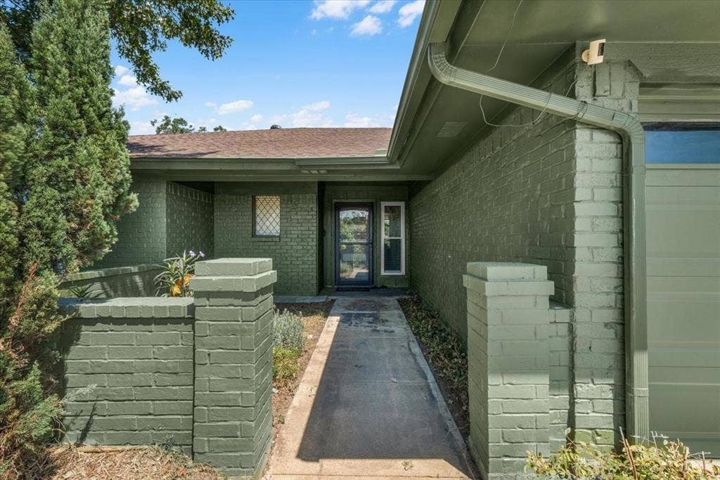 208 Pebblestone Drive, Benbrook, TX 76126 208 Pebblestone Drive, Benbrook, TX 76126