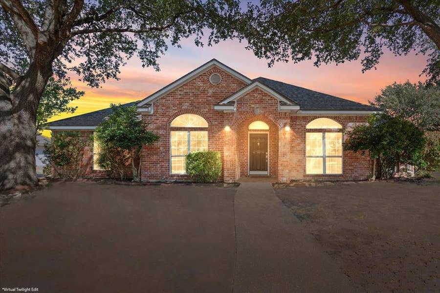 Property photo for 10005 Polo Park Circle, Waco, TX
