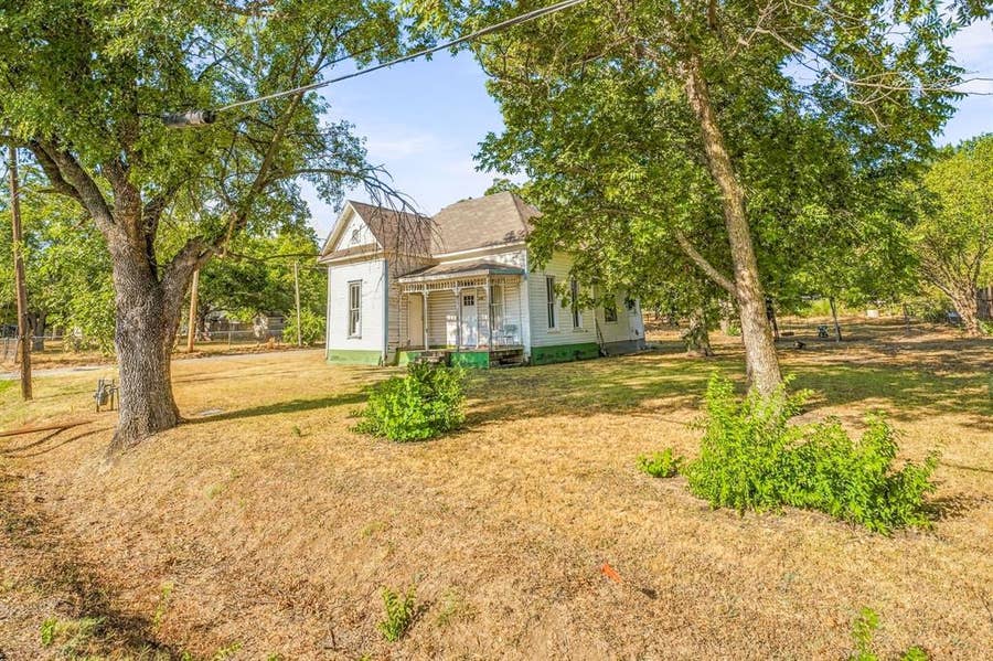 Property photo for 208 S Harrison Street, Pilot Point, TX