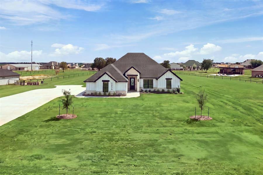 Property photo for 1050 Uplift Drive, Weatherford, TX